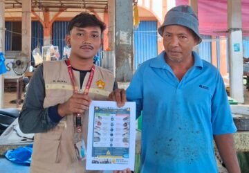 Mahasiswa KKN Reguler-84 USK Edukasi Masyarakat tentang Perlu nya Memilih Ikan Segar Bebas Formalin di Pasar Ulee Gle Pidie Jaya