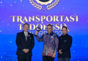 Gubernur Muzakir Manaf Raih Transportasi Indonesia Award 2026