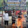 Kapolres Aceh Selatan Musnahkan Barang Bukti Ganja, Tegaskan Komitmen Berantas Narkotika