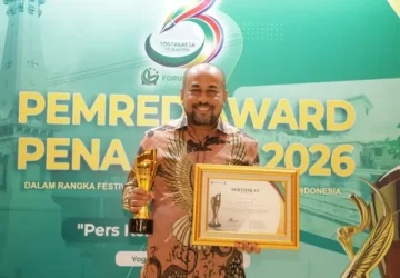 Direktur Utama Bank Aceh Syariah Fadhil Ilyas  Terima Penghargaan Pemred Award 2026
