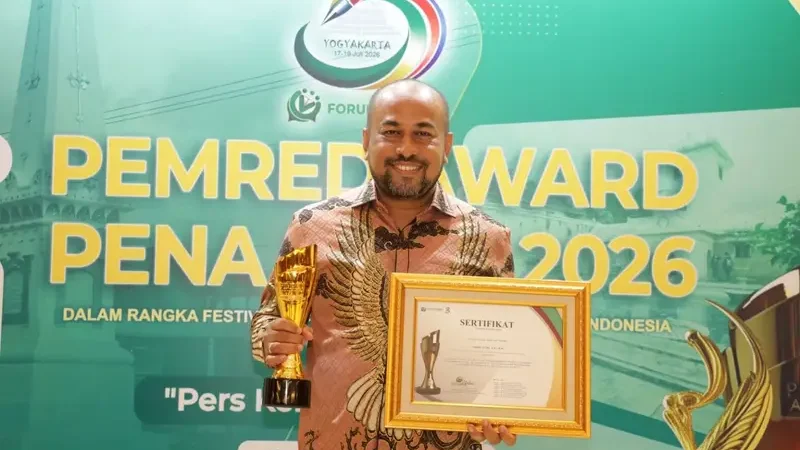 Direktur Utama Bank Aceh Syariah Fadhil Ilyas  Terima Penghargaan Pemred Award 2026