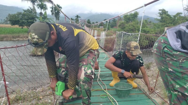 Kodim 0108/Agara dan Masyarakat Percepat Finishing Jembatan Gantung di Desa Kuta Ujung