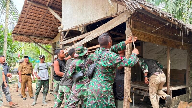 TNI AD Renovasi Rumah Guru Ngaji di Aceh Utara