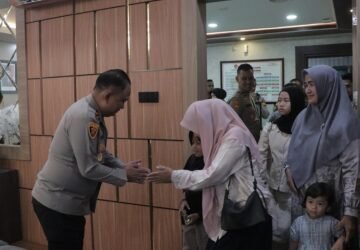 Kapolda Aceh Serahkan Jaminan Kecelakaan Kerja kepada Keluarga Bripka Kurniadi