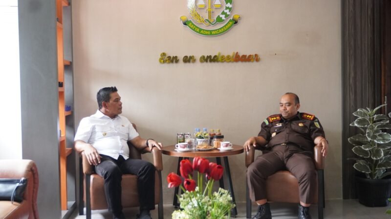 Bupati Syech Muharram Silaturahmi dengan Kajari Aceh Besar, Bahas Keindahan Kota Jantho hingga Peningkatan Ekonomi Masyarakat 