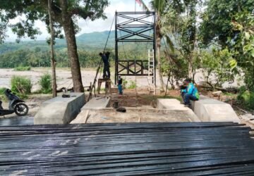 Kodim 0108/Agara Bersama Warga Kebut Pembangunan Jembatan Gantung di Kuta Ujung