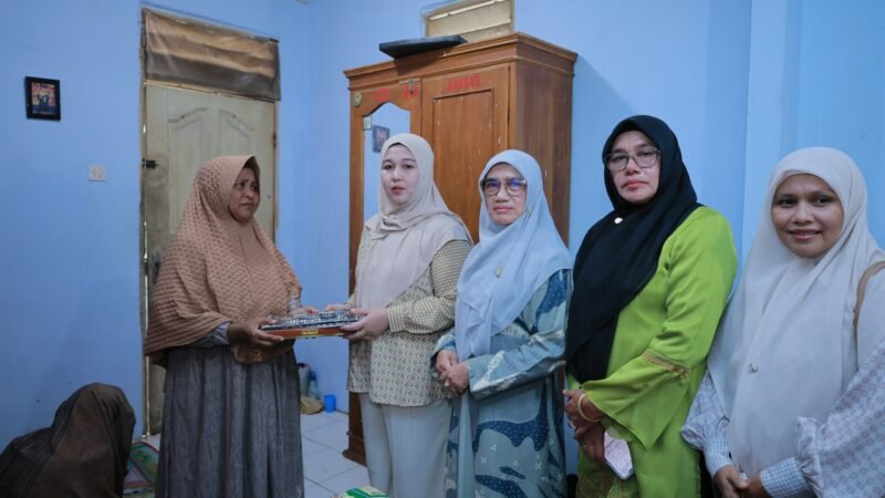 Kepedulian TP PKK Aceh Besar untuk Keluarga M. Nasir di Teureubeh Kota Jantho