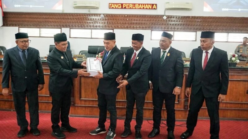 Bupati Aceh Besar Serahkan Nota Keuangan P-APBK 2026 ke DPRK