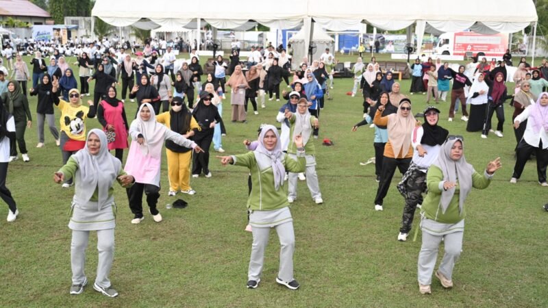 Meriahkan HUT ke-43, Semen Andalas Ajak Ribuan Warga Lhoknga-Leupung Hidup Sehat dan Bangkitkan UMKM