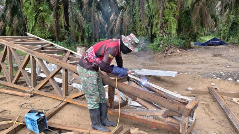 Pembangunan Jembatan Gantung Perintis Garuda Kaloy Masuk Tahap Pengelasan Pylon