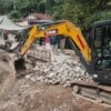 Sambut HUT ke-81 TNI, Kodim 0108/Agara Gotong Royong Perbaiki Jembatan Rusak di Lawe Sikap