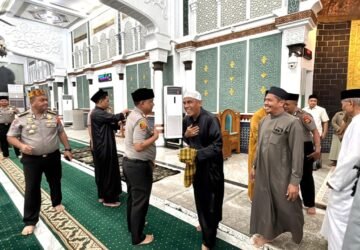 Kapolda Aceh Salat Subuh Keliling di Masjid Raya Baiturrahman