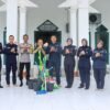 HUT ke-75 Humas Polri, Bidhumas Polda Aceh Bersihkan Masjid di Banda Aceh